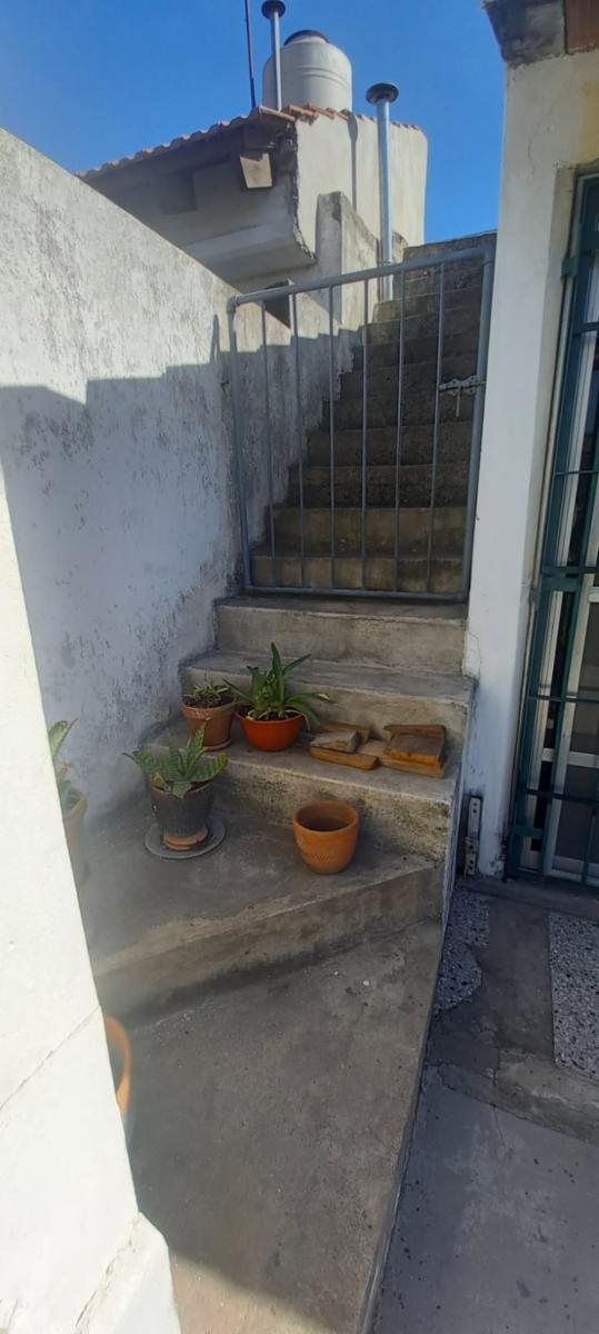 CASA DE 3 AMBIENTES CON COCHERA OPORTUNIDAD EN BANFIELD ESTE — foto 5