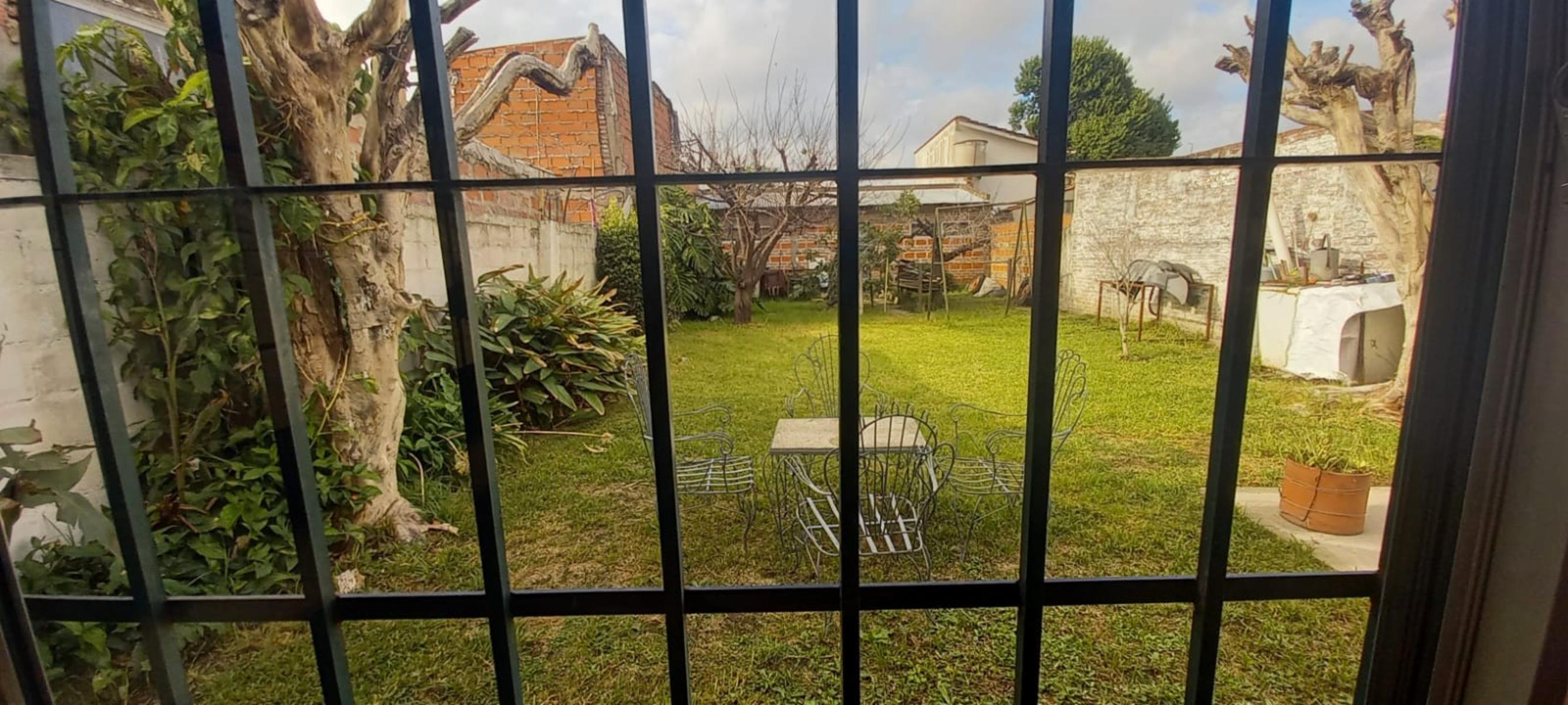 CASA DE 3 AMBIENTES CON COCHERA OPORTUNIDAD EN BANFIELD ESTE — foto 7