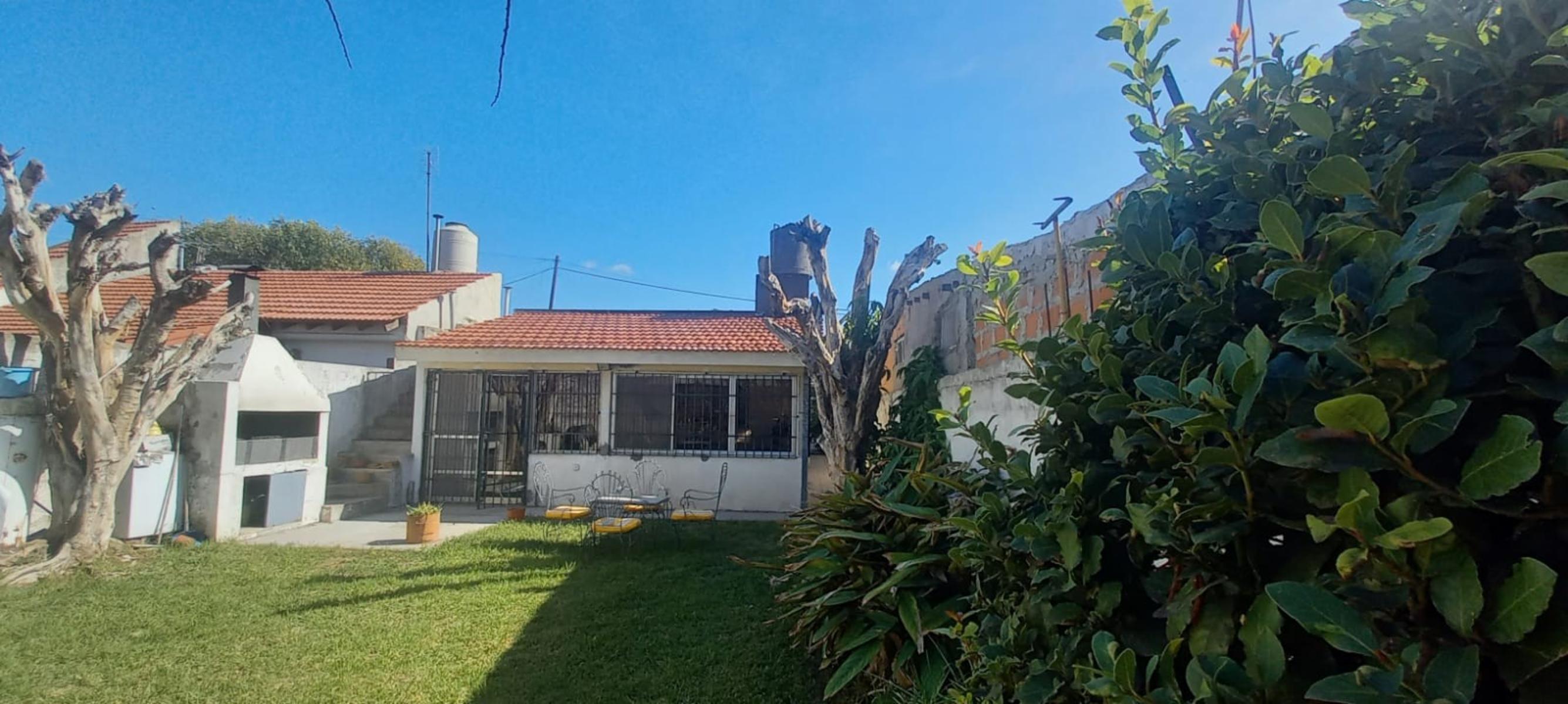 CASA DE 3 AMBIENTES CON COCHERA OPORTUNIDAD EN BANFIELD ESTE — foto 11