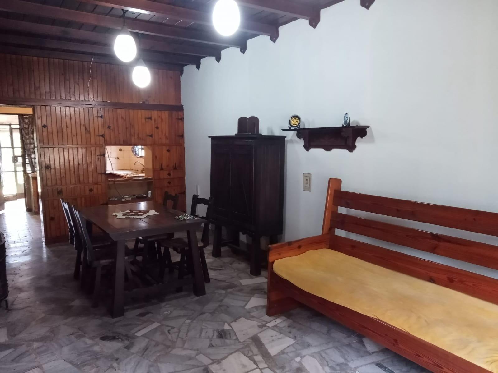 CASA DE 4 AMBIENTES A METROS DE LA ESTACION DE TREN EN CLAYPOLE - APTA VARIOS USOS — foto 2