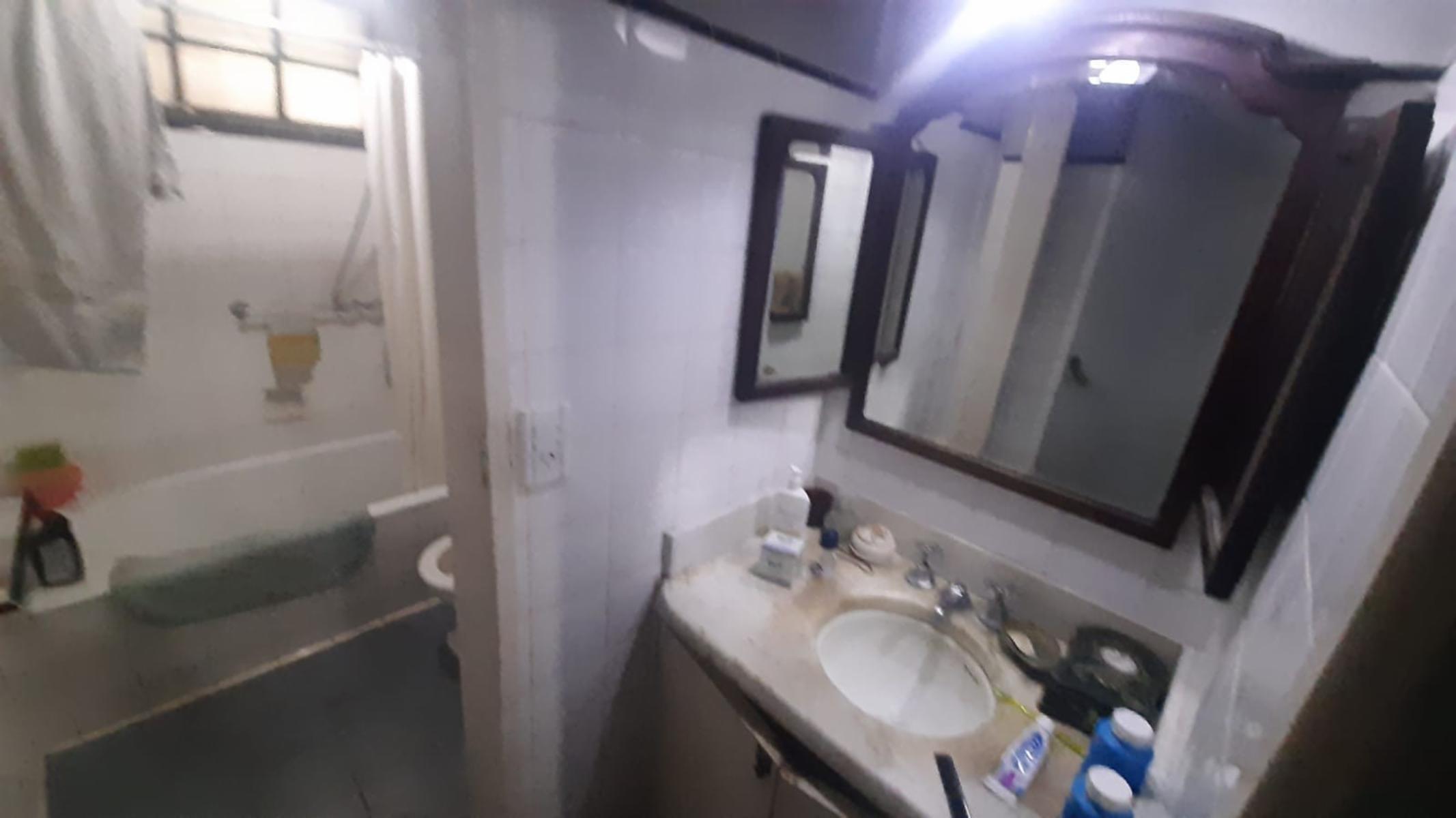 CASA DE 4 AMBIENTES A METROS DE LA ESTACION DE TREN EN CLAYPOLE - APTA VARIOS USOS — foto 9