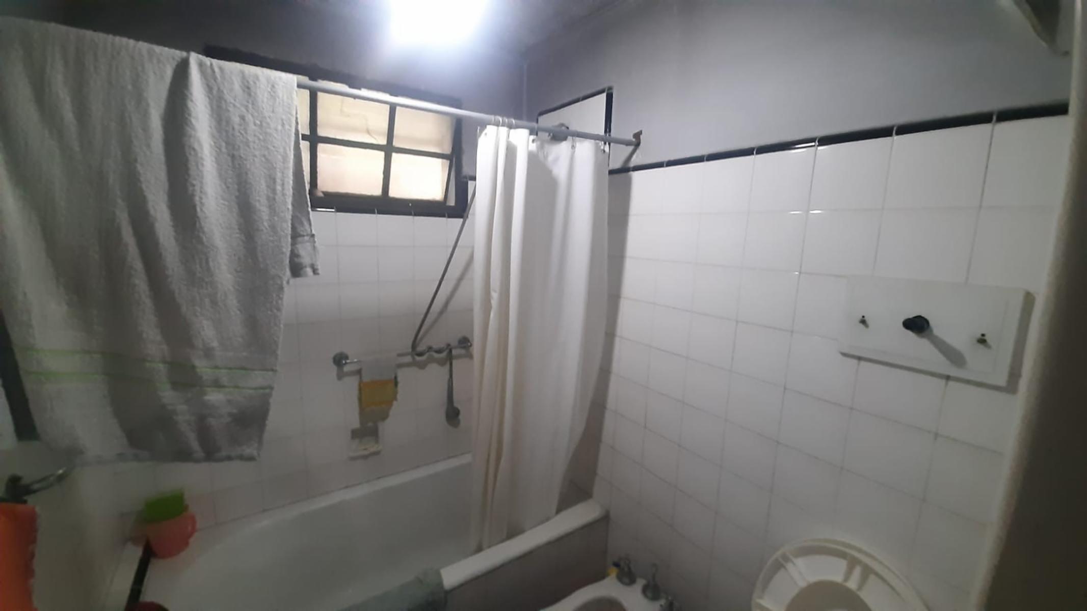 CASA DE 4 AMBIENTES A METROS DE LA ESTACION DE TREN EN CLAYPOLE - APTA VARIOS USOS — foto 10