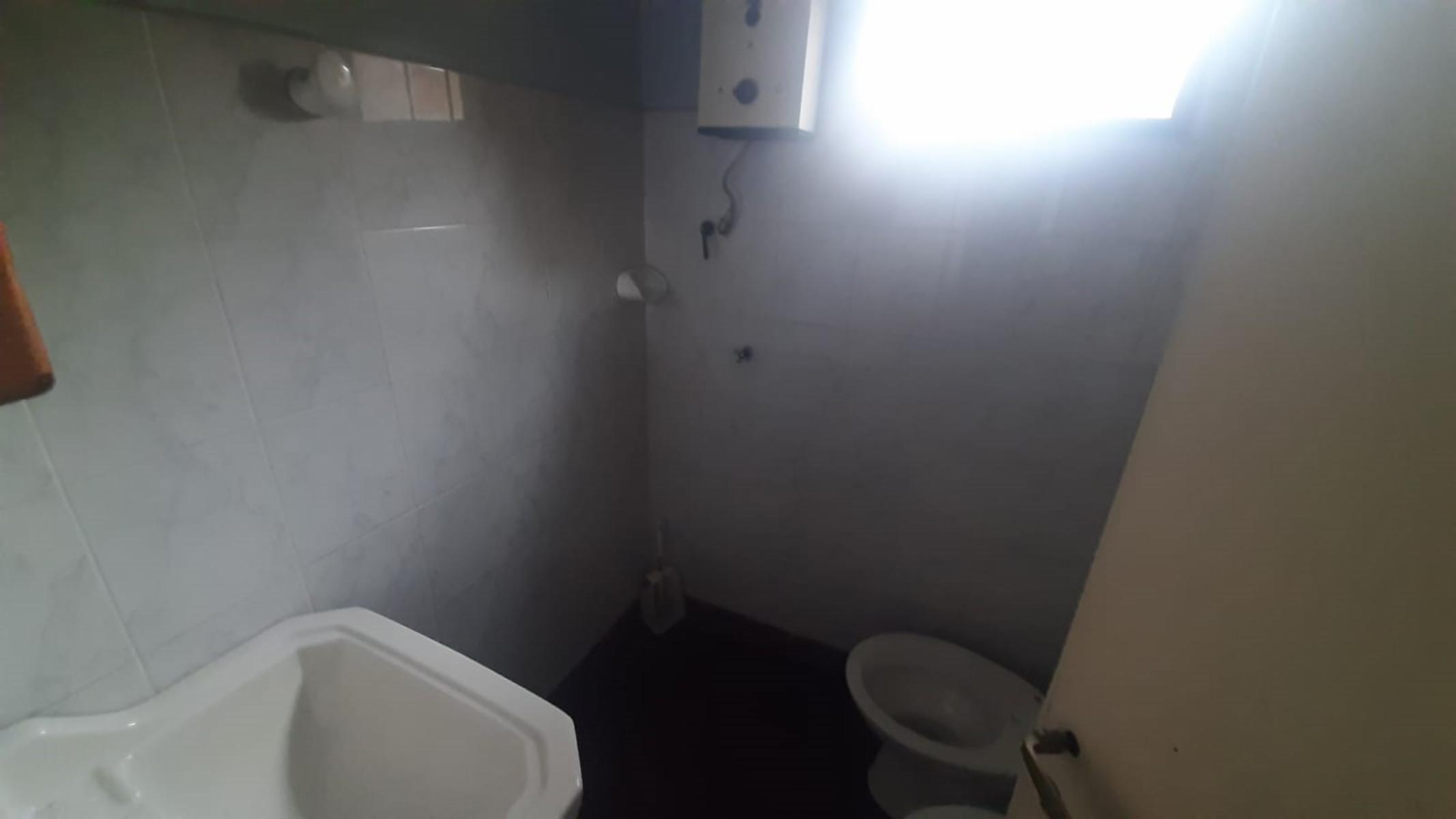 CASA DE 4 AMBIENTES A METROS DE LA ESTACION DE TREN EN CLAYPOLE - APTA VARIOS USOS — foto 12