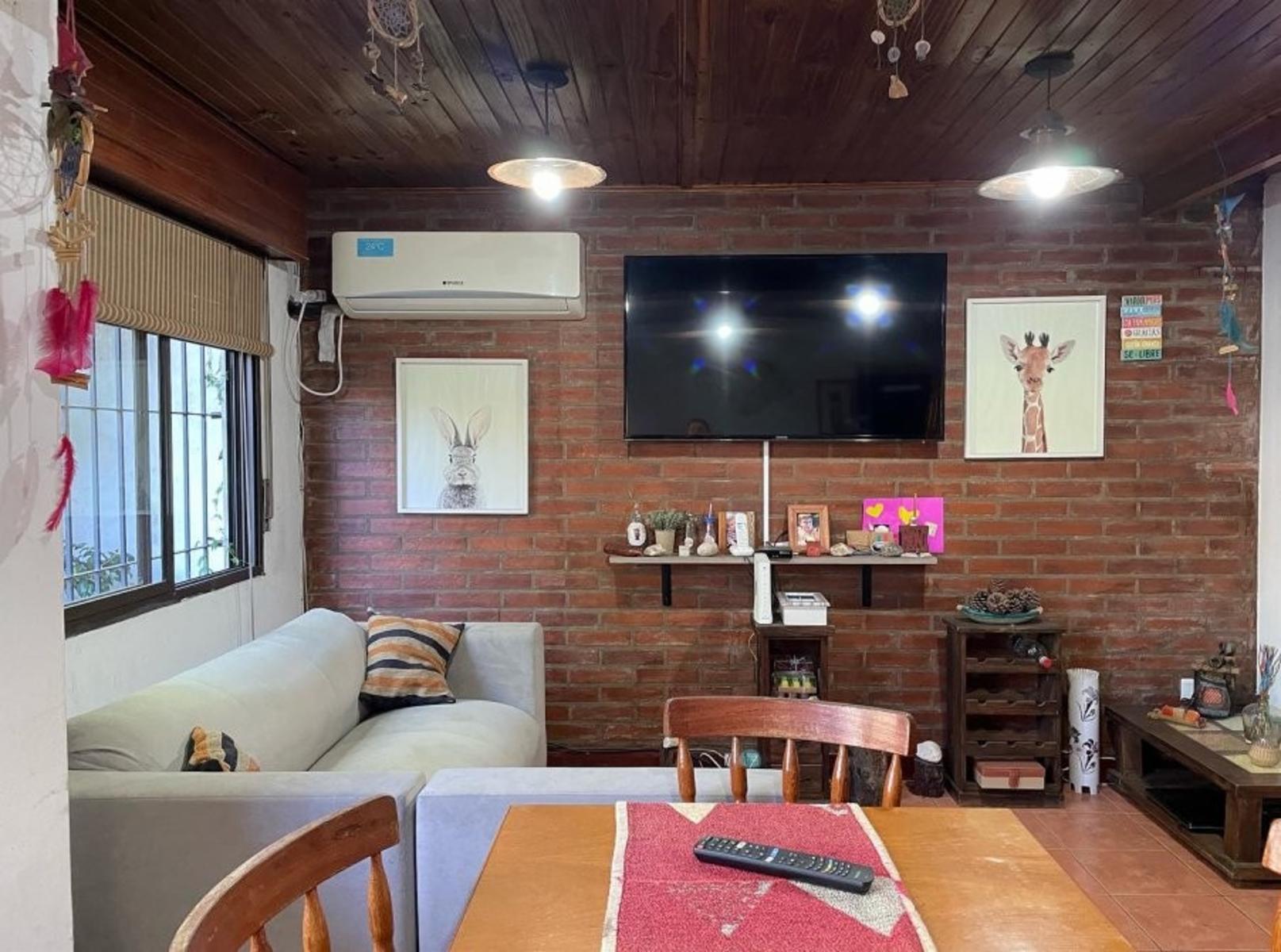 Casa de 3 ambientes con pileta a una cuadra del parque Ramon Carrillo — foto 2