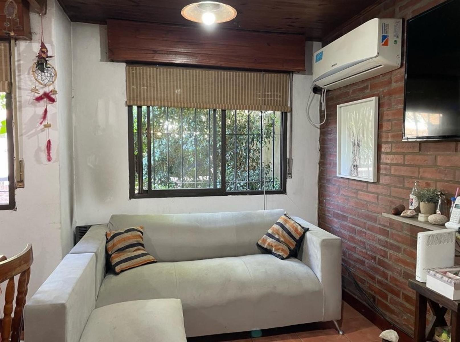 Casa de 3 ambientes con pileta a una cuadra del parque Ramon Carrillo — foto 3