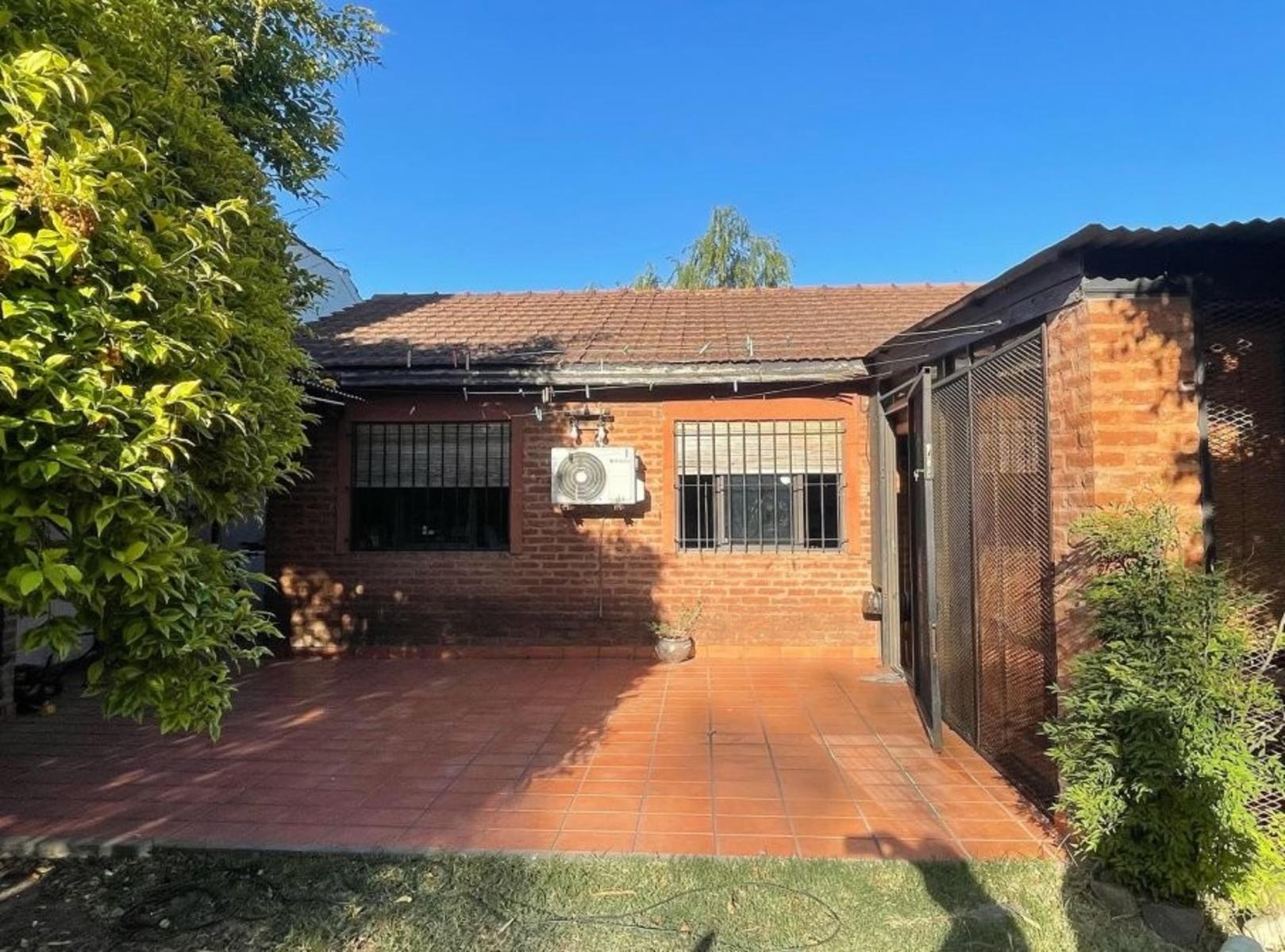 Casa de 3 ambientes con pileta a una cuadra del parque Ramon Carrillo — foto 5