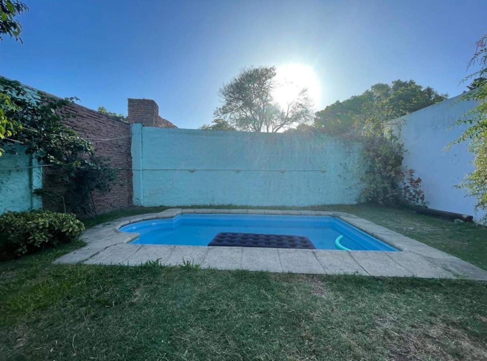 Casa de 3 ambientes con pileta a una cuadra del parque Ramon Carrillo — foto 6