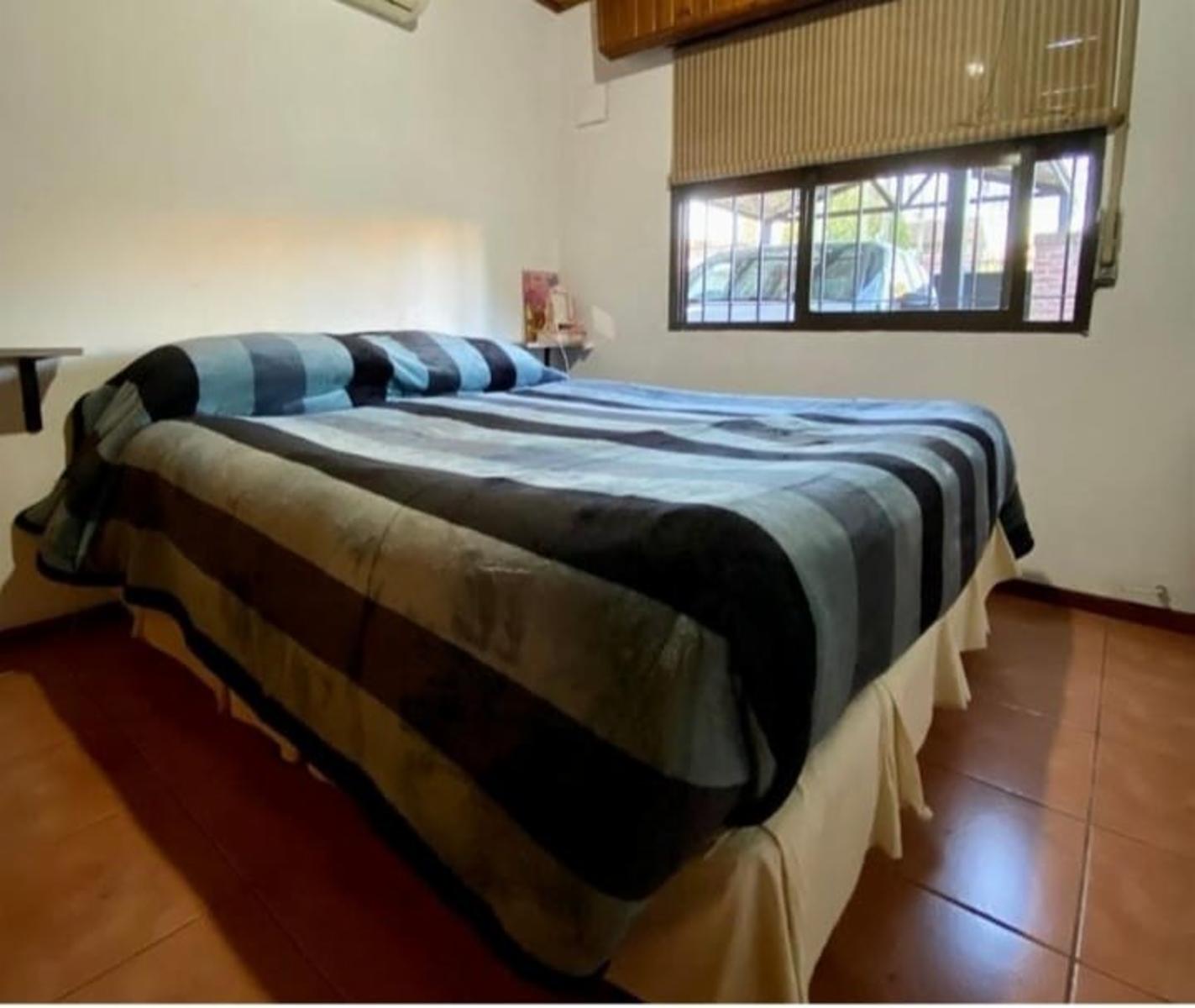 Casa de 3 ambientes con pileta a una cuadra del parque Ramon Carrillo — foto 10