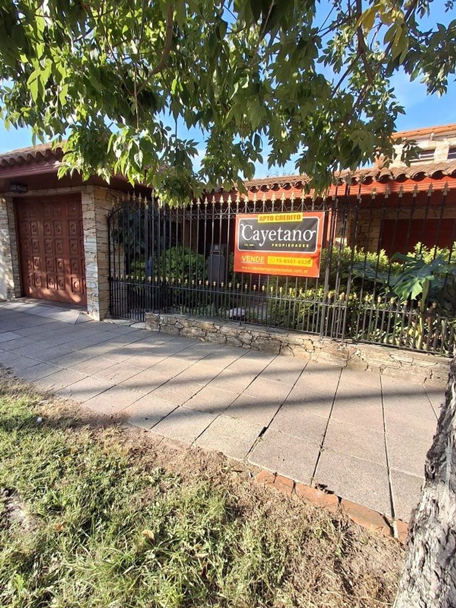 LINDO CHALET DE 4 AMBIENTES EN BARRIO NUEVO