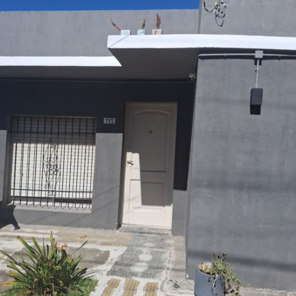 LINDA CASA TIPO AMERICANA EN CLAYPOLE CERCANA AL CENTRO COMERCIAL Y LAESTACION DE TREN — foto 3