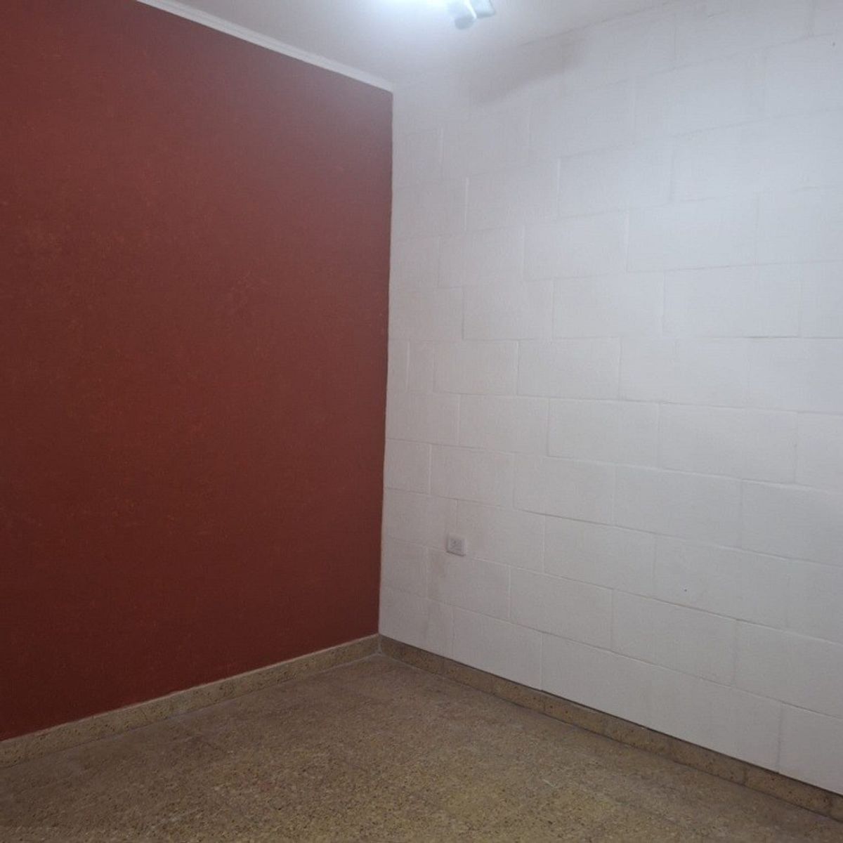 LINDA CASA TIPO AMERICANA EN CLAYPOLE CERCANA AL CENTRO COMERCIAL Y LAESTACION DE TREN — foto 14