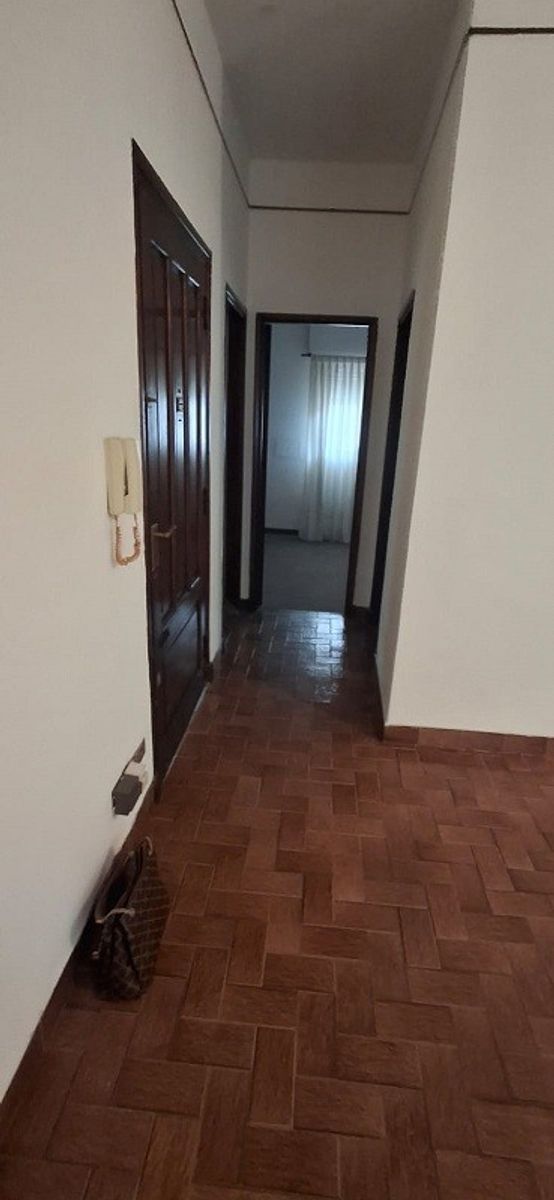 LINDO CHALET EN ESQUINA DE 3 AMBIENTES CON COCHERA EN TEMPERLEY OESTEAPTO CREDITO — foto 4