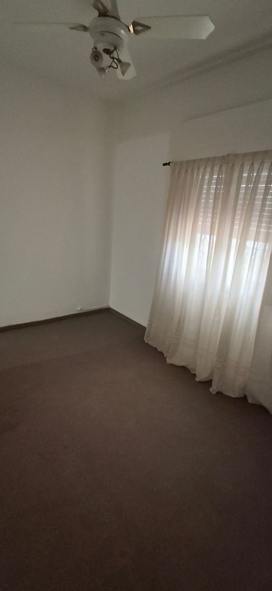 LINDO CHALET EN ESQUINA DE 3 AMBIENTES CON COCHERA EN TEMPERLEY OESTEAPTO CREDITO — foto 6