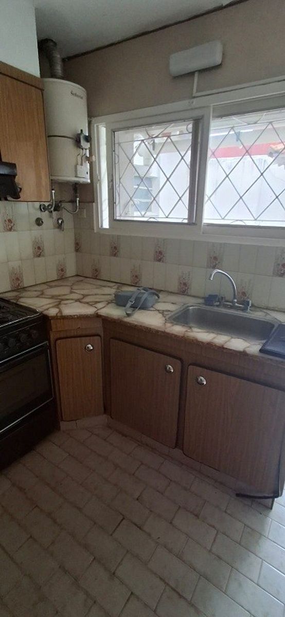 LINDO CHALET EN ESQUINA DE 3 AMBIENTES CON COCHERA EN TEMPERLEY OESTEAPTO CREDITO — foto 8