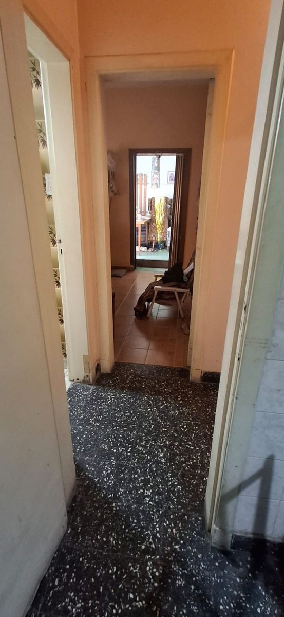 MUY BUEN CHALET DE 4 AMBIENTES CON COCHERA Y QUINCHO — foto 7