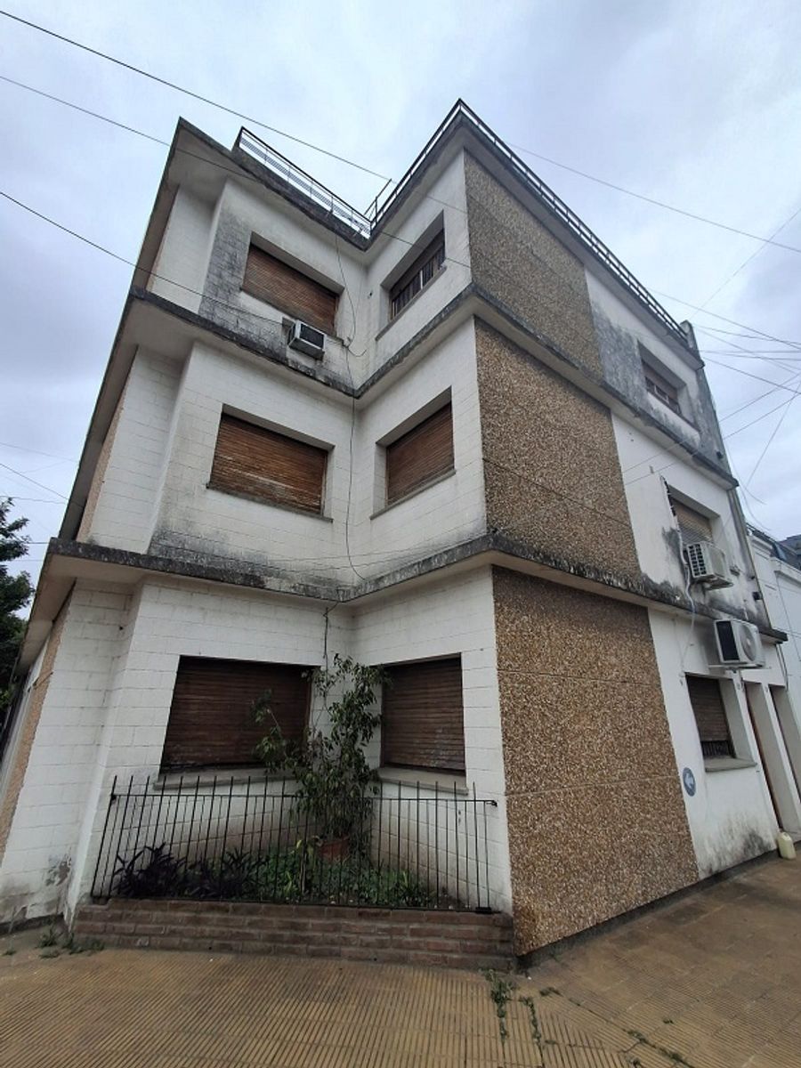 OPORTUNIDAD EN LANUS , 2 AMPLIOS AMBIENTES VENTA URGENTE
