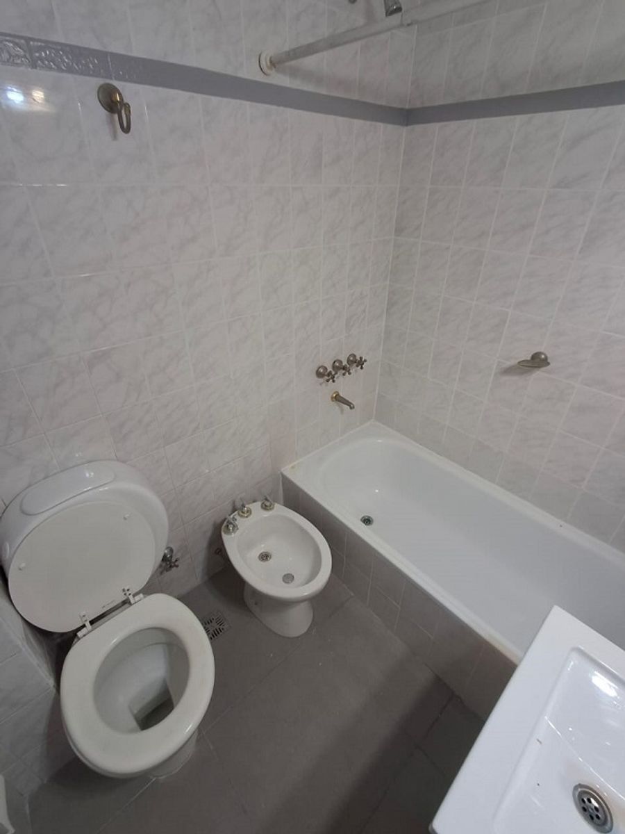 IMPECABLE DEPARTAMENTO EN LOMITAS APTO PROFESIONAL - 6
