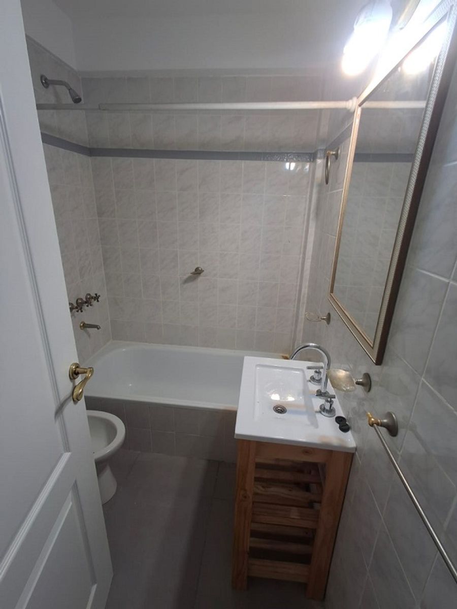 IMPECABLE DEPARTAMENTO EN LOMITAS APTO PROFESIONAL - 25