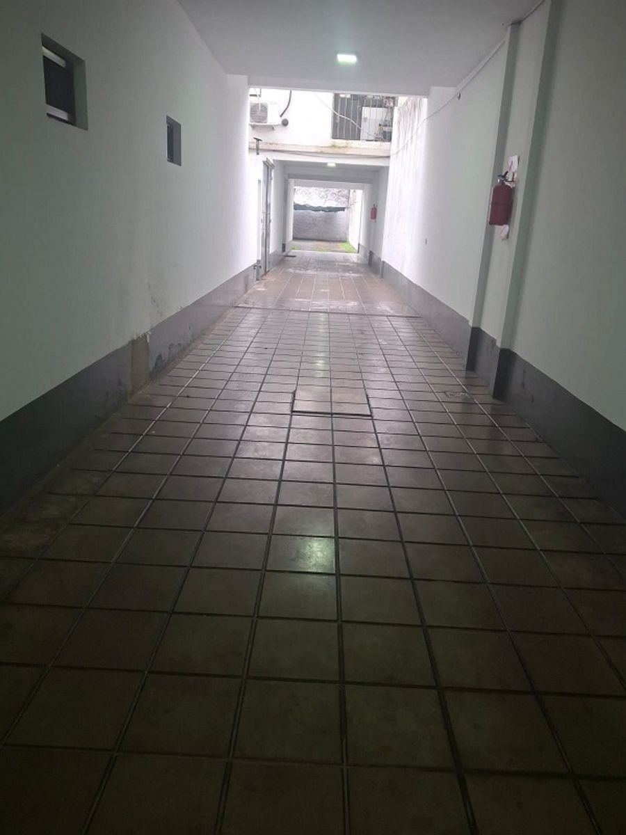MUY LINDO PH EN PLANTA BAJA EN BANFIELD OESTE A METROS DE HIPOLITO IRIGOYEN - 2