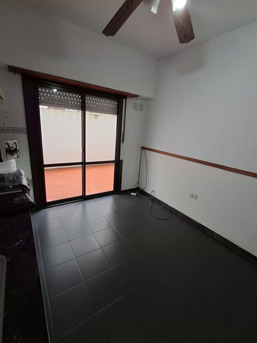 MUY LINDO PH EN PLANTA BAJA EN BANFIELD OESTE A METROS DE HIPOLITO IRIGOYEN - 4