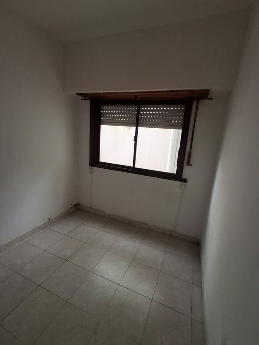 MUY LINDO PH EN PLANTA BAJA EN BANFIELD OESTE A METROS DE HIPOLITO IRIGOYEN - 6