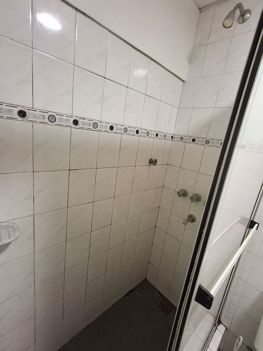 MUY LINDO PH EN PLANTA BAJA EN BANFIELD OESTE A METROS DE HIPOLITO IRIGOYEN - 8