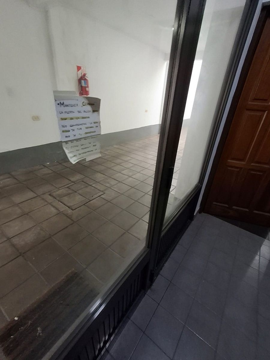 MUY LINDO PH EN PLANTA BAJA EN BANFIELD OESTE A METROS DE HIPOLITO IRIGOYEN - 10