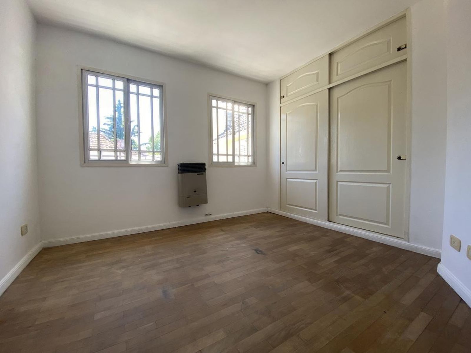 AMPLIO DUPLEX 4 AMBIENTES EN ESQUINA ESTRATEGICA EN ADROGUE - 14
