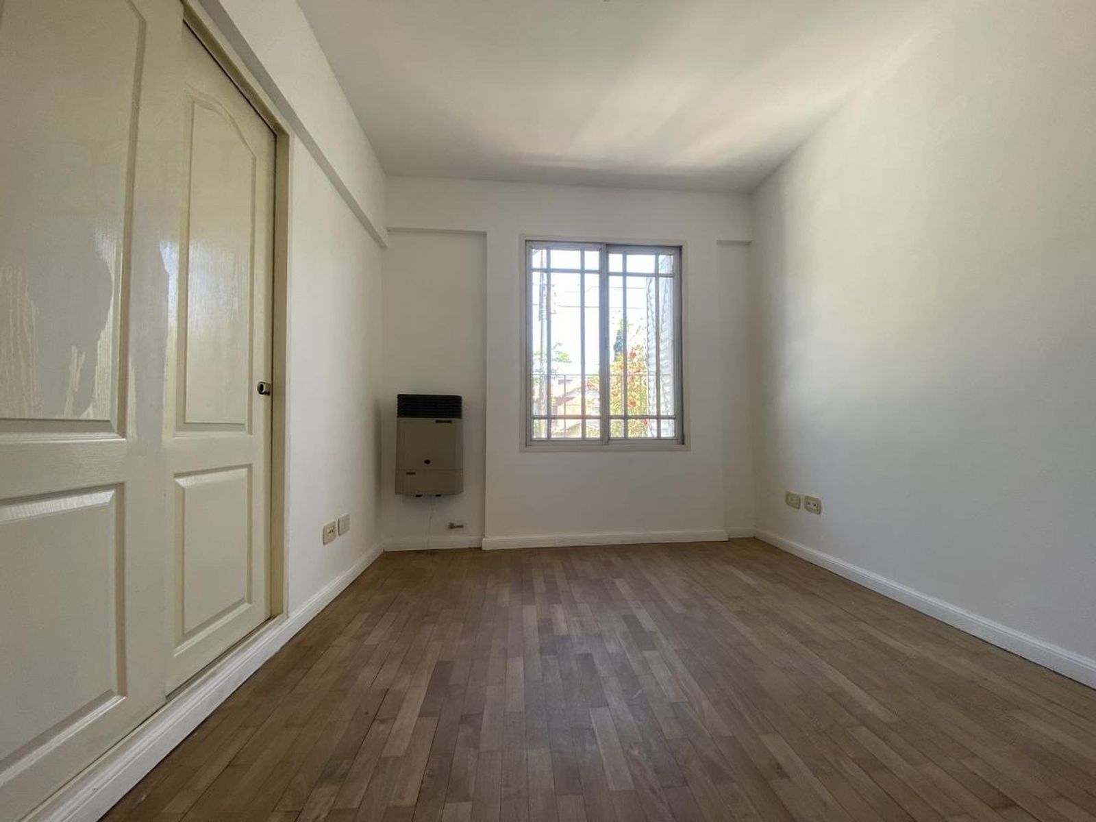 AMPLIO DUPLEX 4 AMBIENTES EN ESQUINA ESTRATEGICA EN ADROGUE - 15
