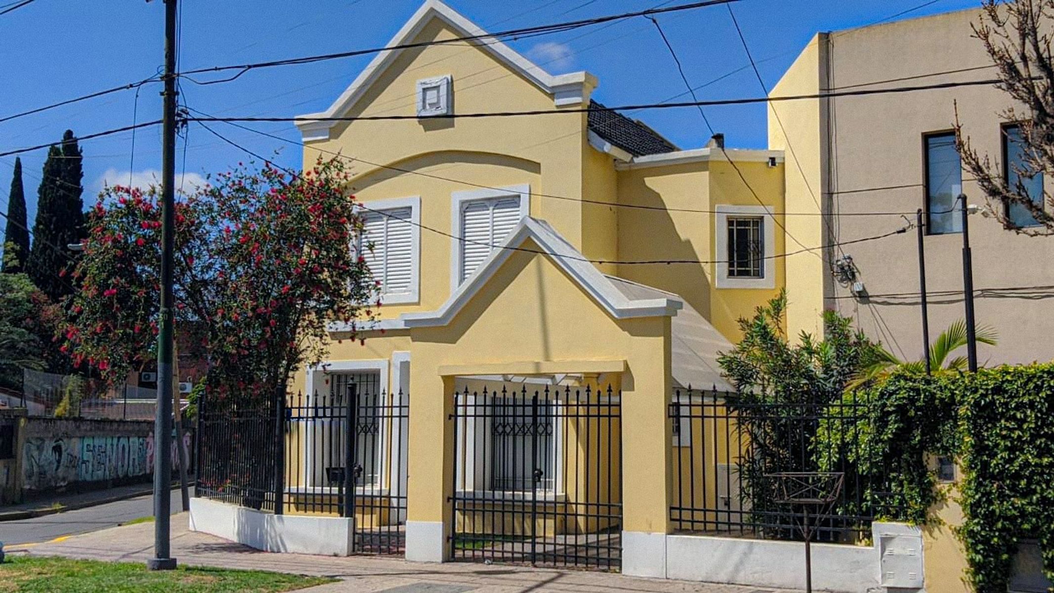 AMPLIO DUPLEX 4 AMBIENTES EN ESQUINA ESTRATEGICA EN ADROGUE - 16