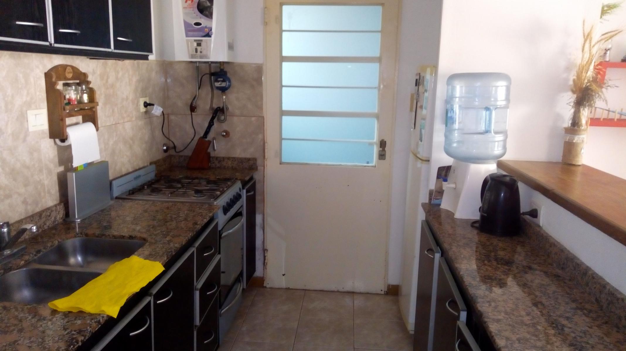 Casa De Barrio Con Todos Los Servicios — foto 7