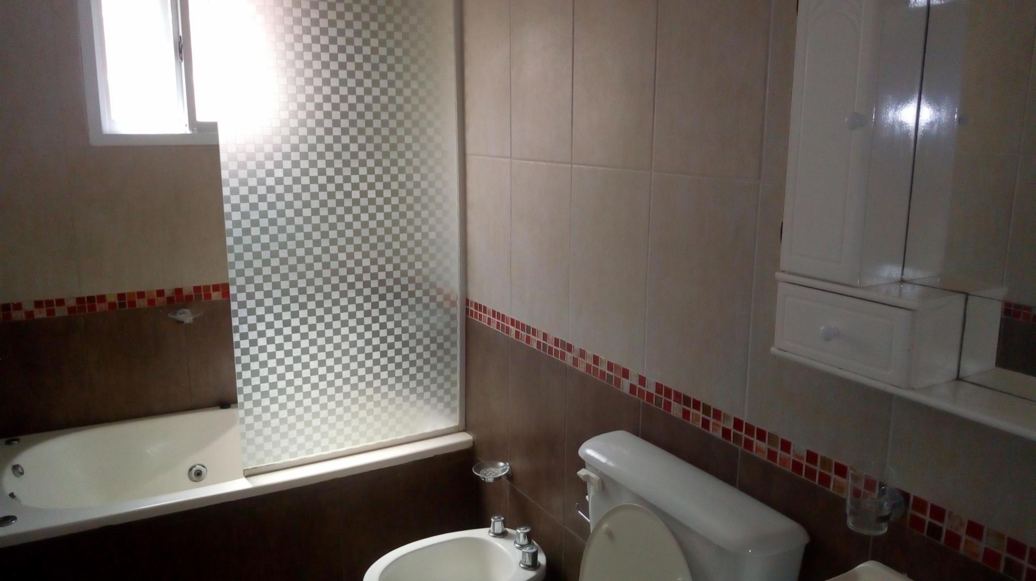 Casa De Barrio Con Todos Los Servicios — foto 8