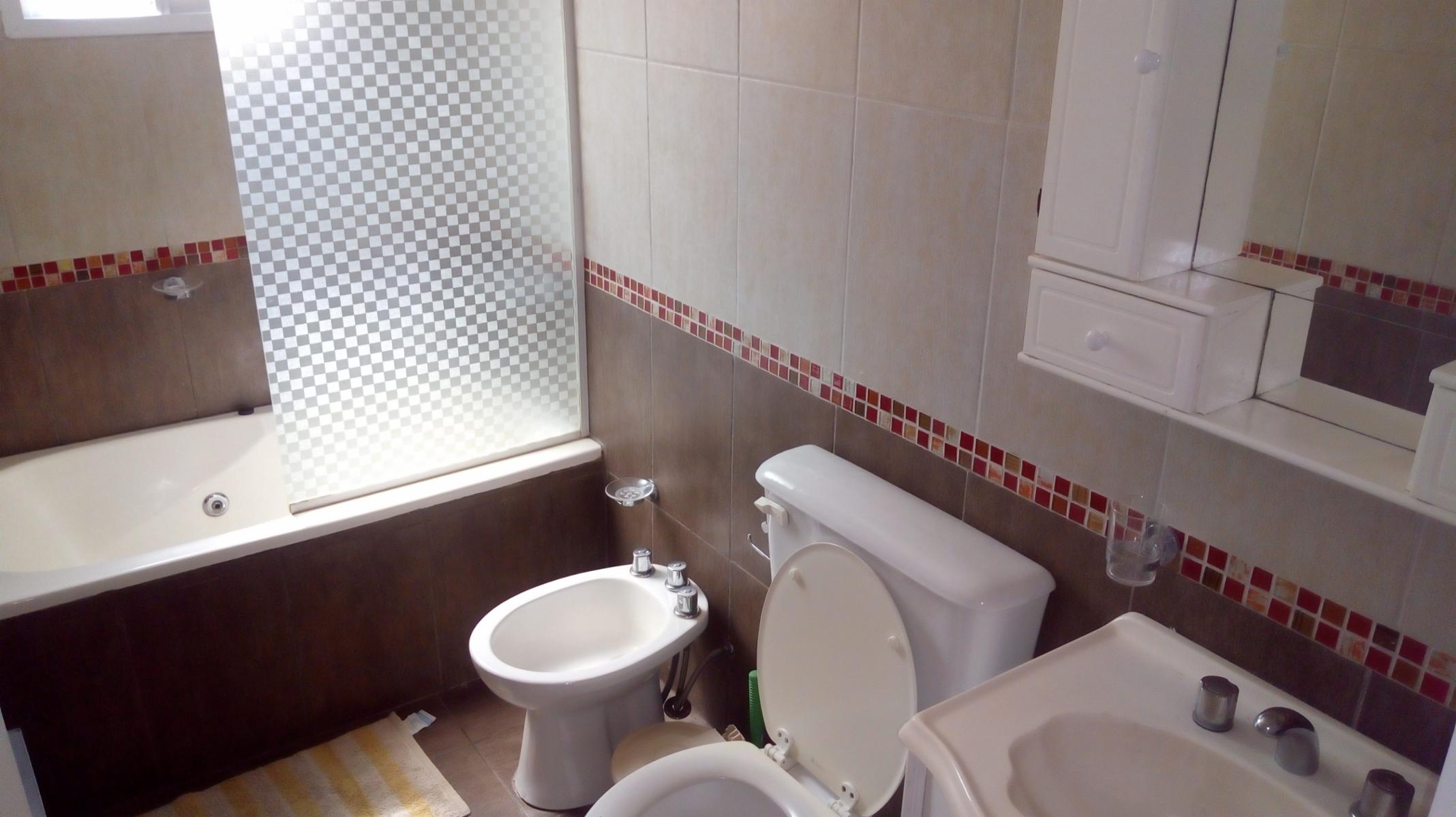 Casa De Barrio Con Todos Los Servicios — foto 9