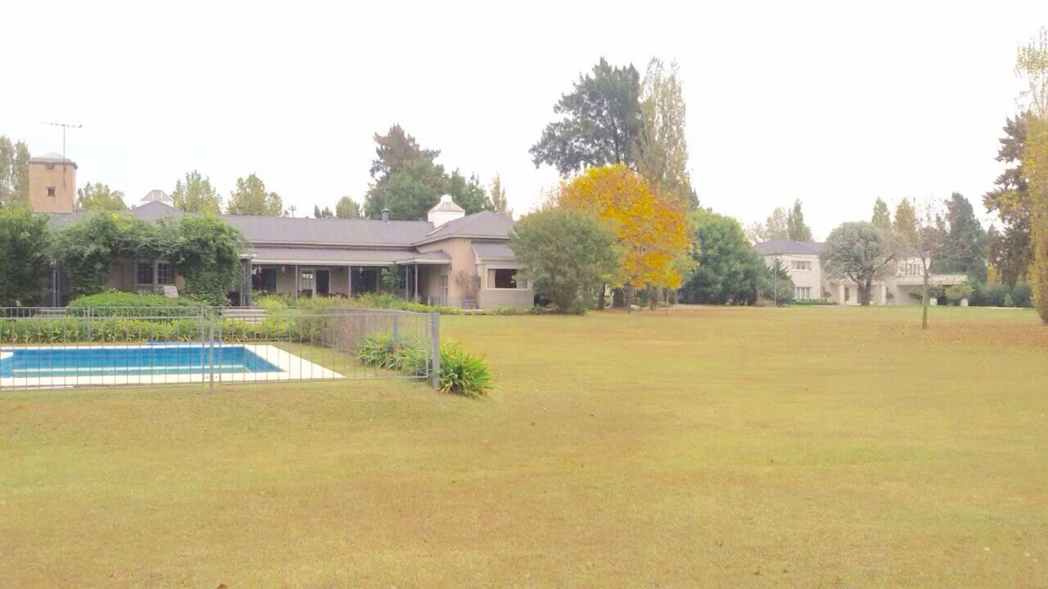 EXCELENTE CASA A LA VENTA EN FARM CLUB ( IMPECABLE) — foto 2