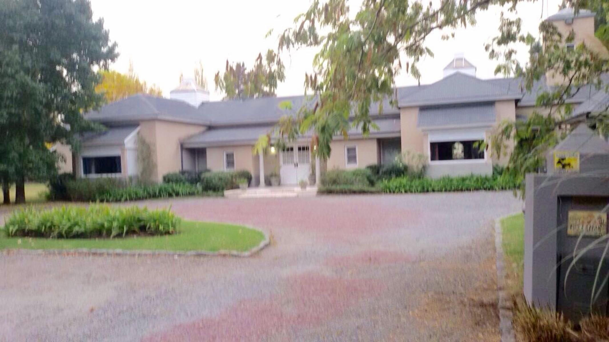 EXCELENTE CASA A LA VENTA EN FARM CLUB ( IMPECABLE) — foto 11