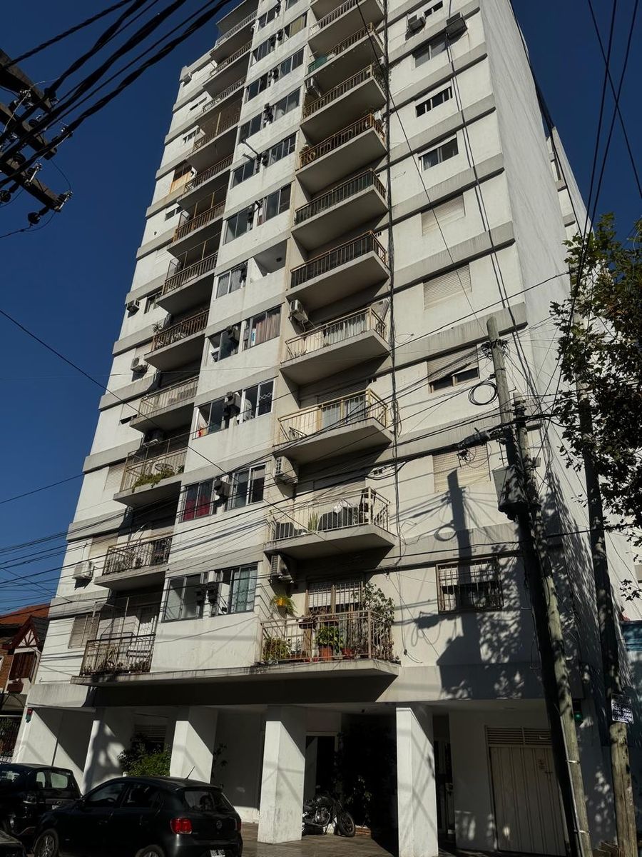 Excelente departamento, muy buena ubicación - 1