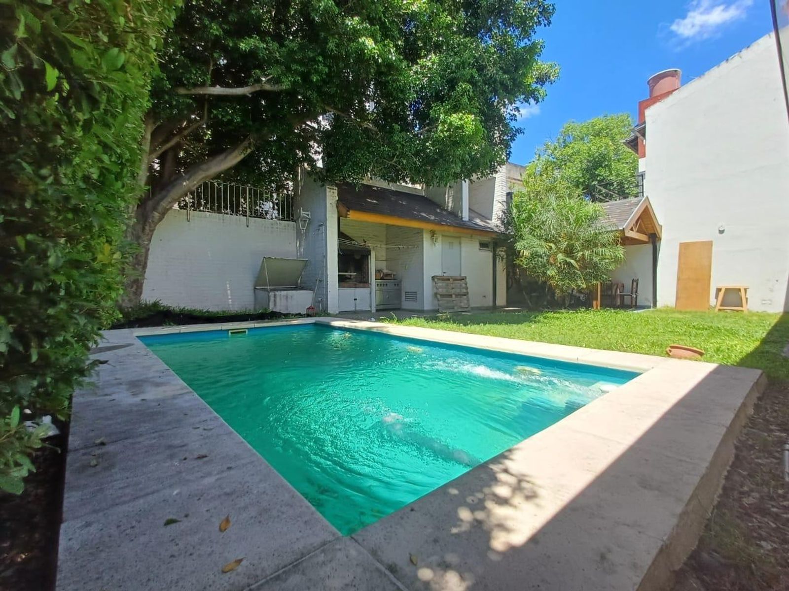 Exclusiva Propiedad Con Pileta y Quincho En Zona Residencial — foto 6