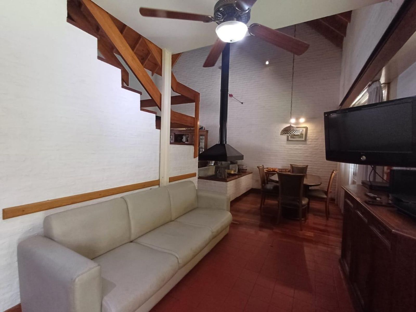 Exclusiva Propiedad Con Pileta y Quincho En Zona Residencial — foto 12