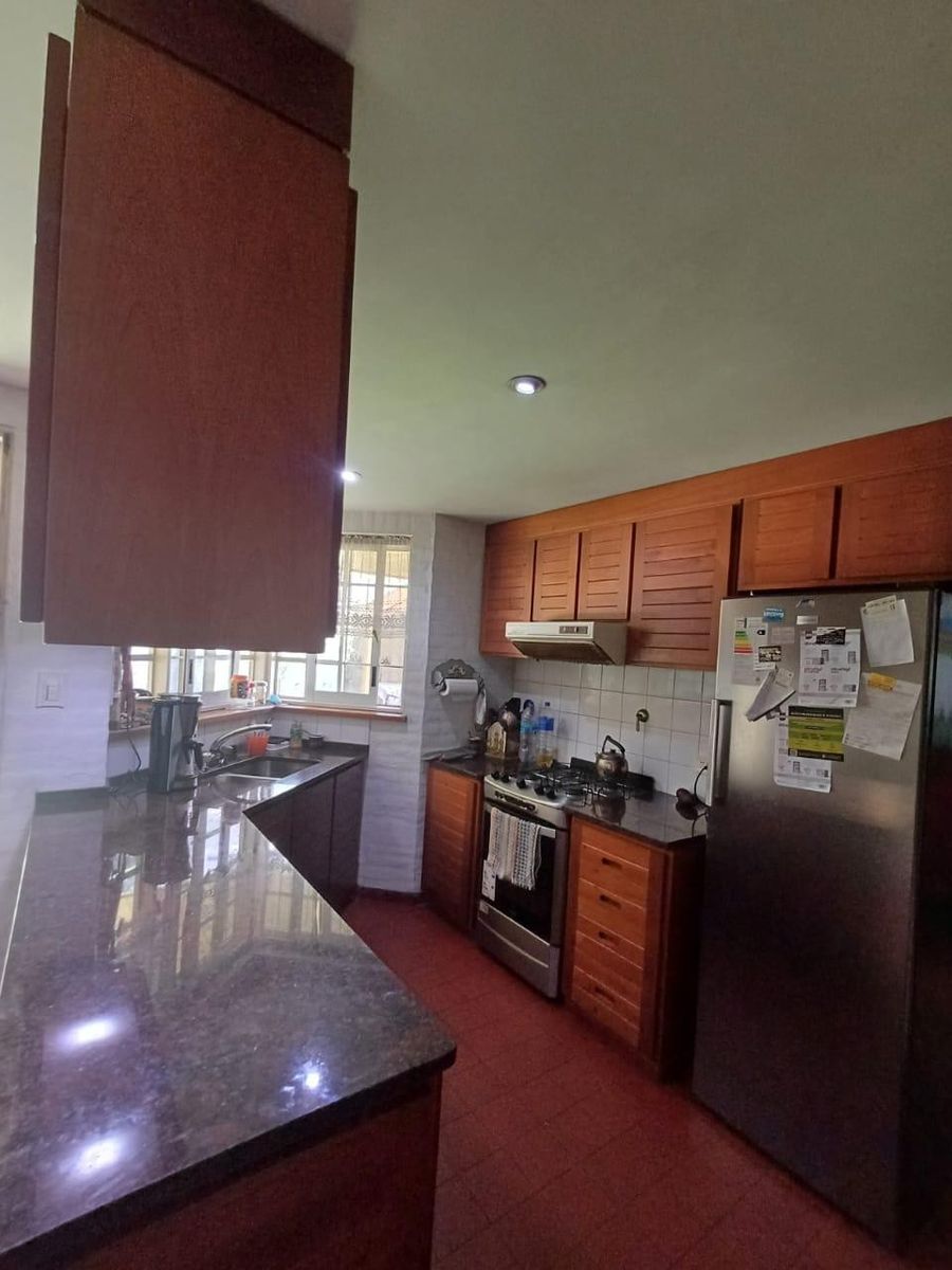Exclusiva Propiedad Con Pileta y Quincho En Zona Residencial — foto 13