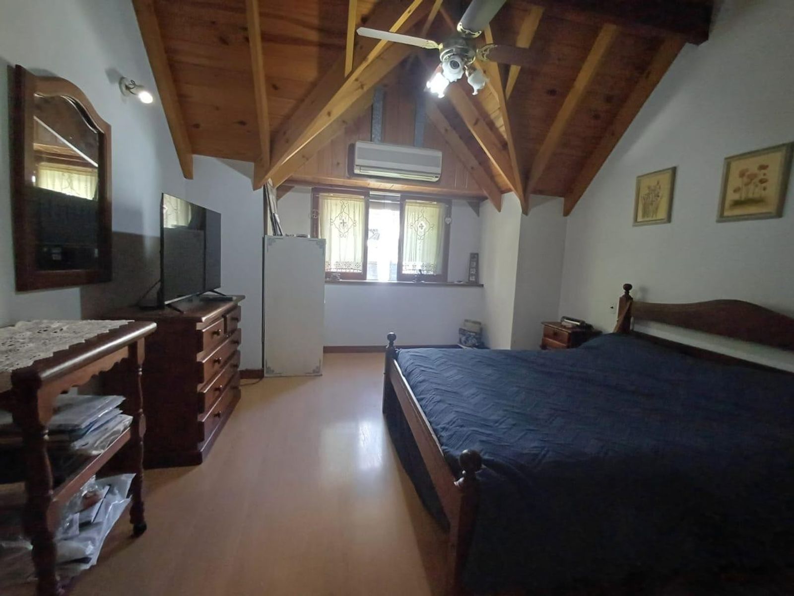 Exclusiva Propiedad Con Pileta y Quincho En Zona Residencial — foto 14