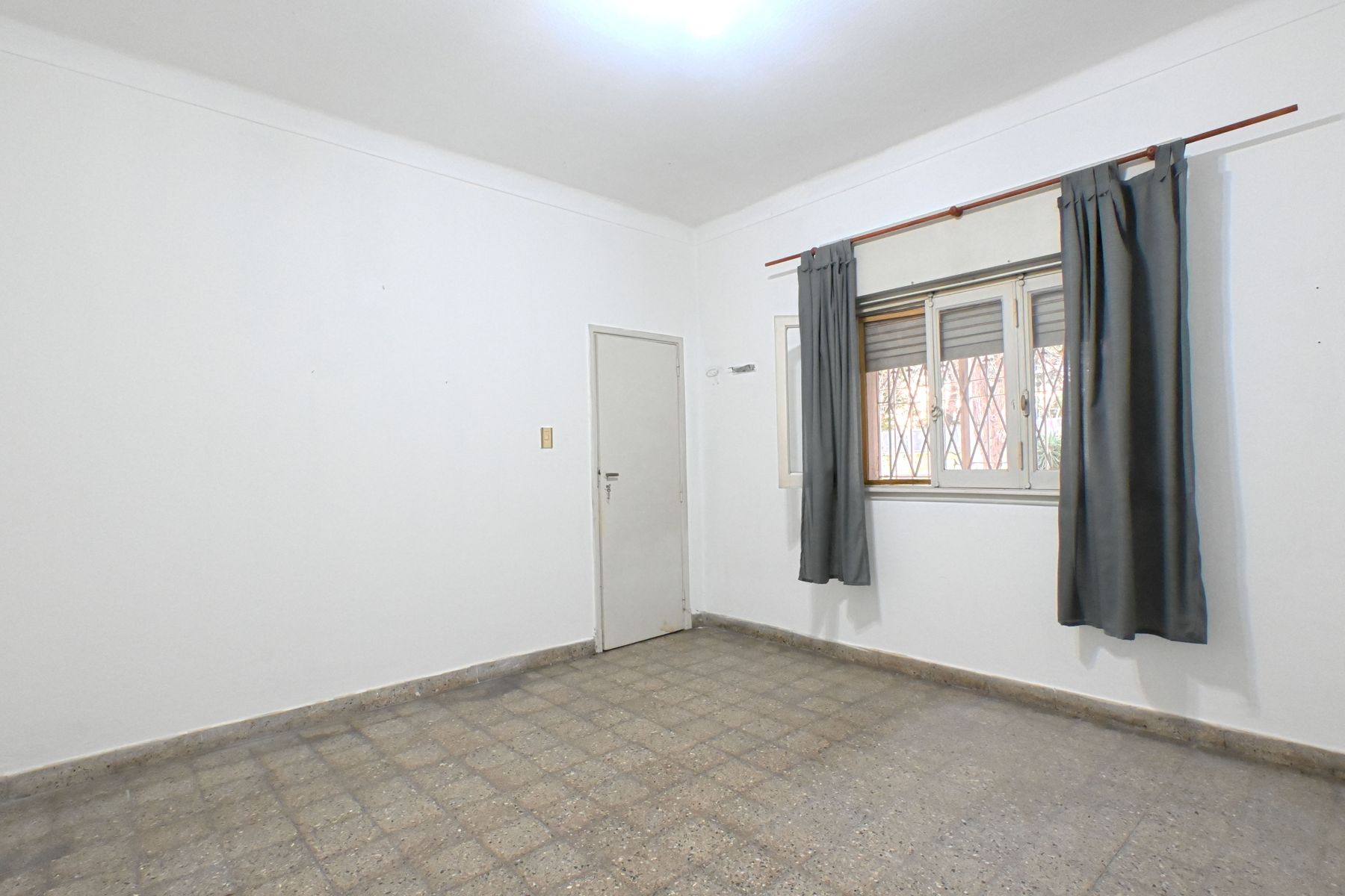 Venta Casa 4 Ambientes Con Cochera y Patio En El Palomar — foto 2