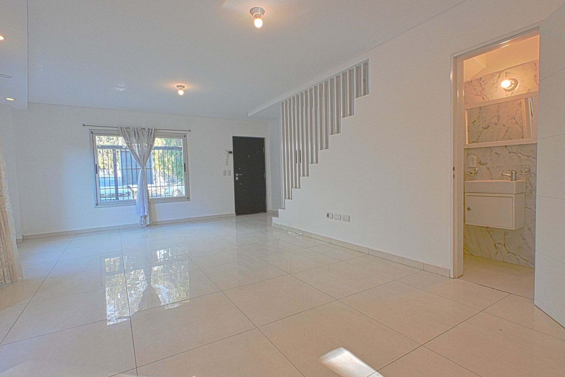 Venta Triplex 4 Ambientes Con Cochera Y Parrilla En Ciudad Jardin — foto 4