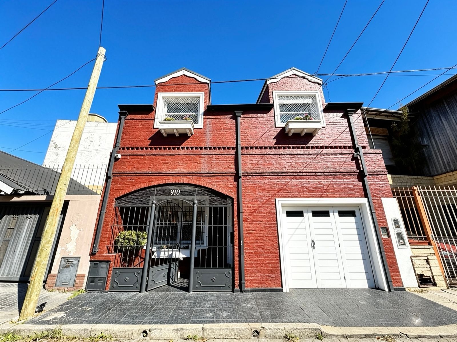Casa de 5 ambientes remodelada en Villa Sarmiento - 1