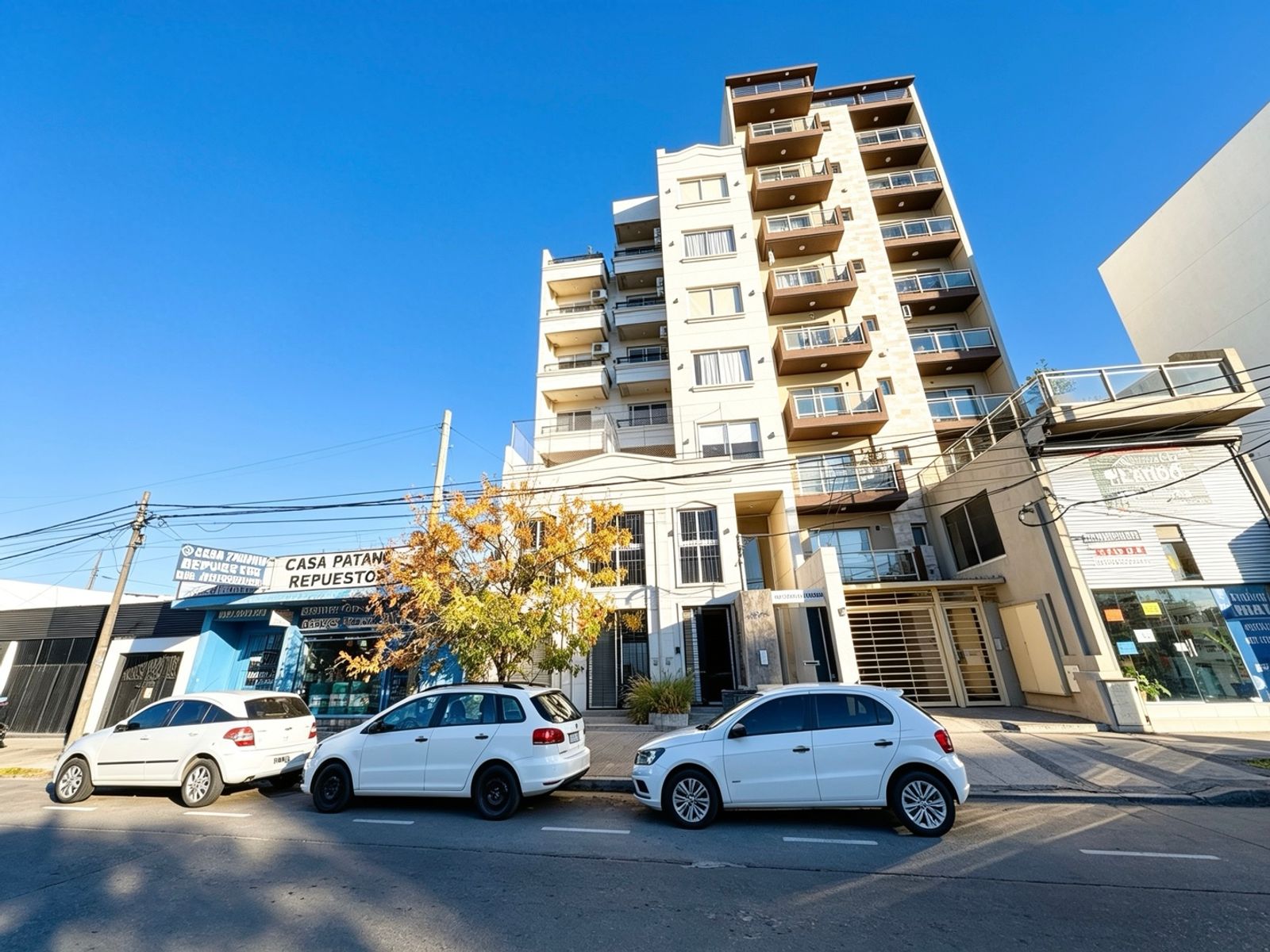 Venta Local Comercial Con Amplio Parque En Haedo - 2