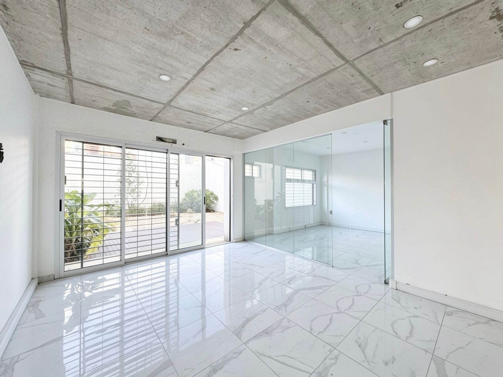 Venta Local Comercial Con Amplio Parque En Haedo - 5