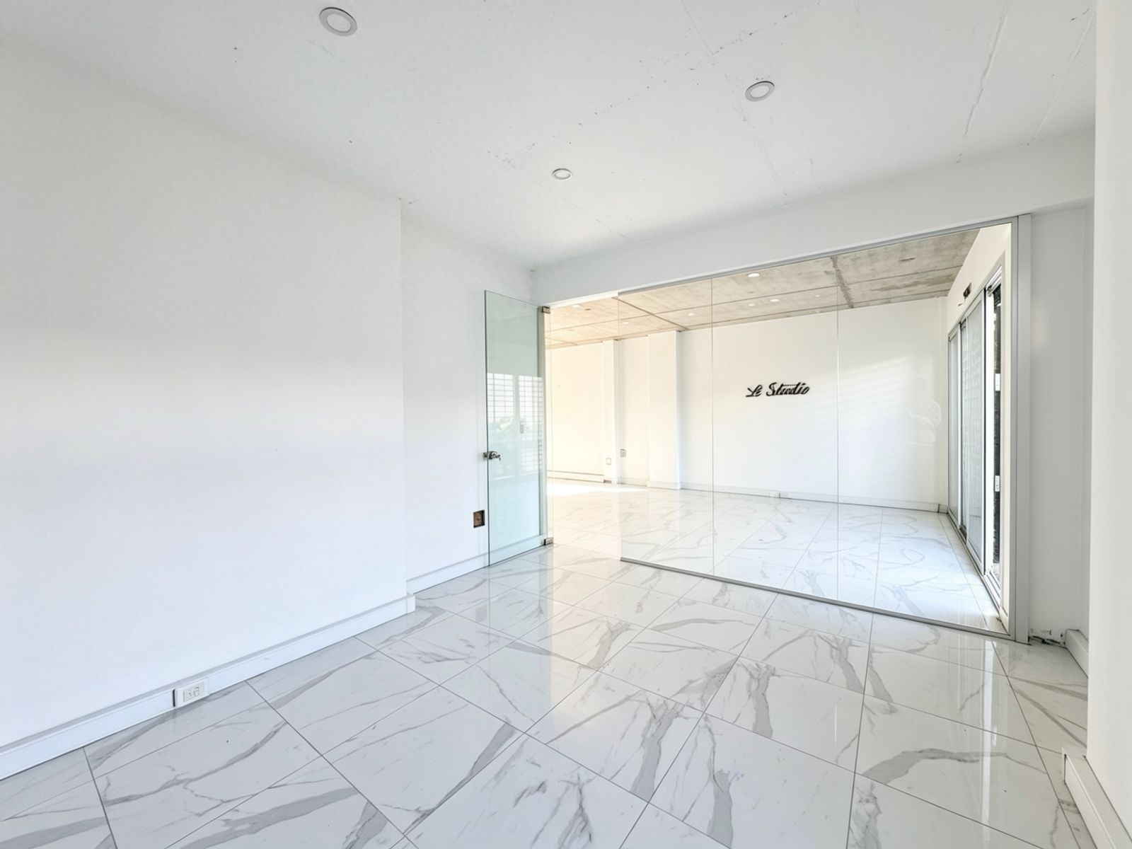 Venta Local Comercial Con Amplio Parque En Haedo - 7