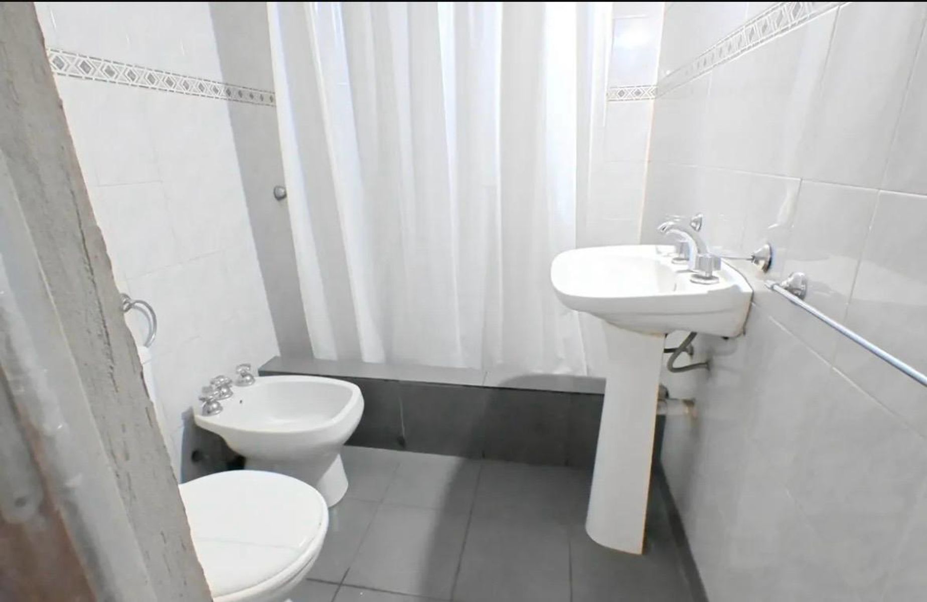 Venta PH 4 Ambientes Con Patio Y Cochera En Caseros - 2