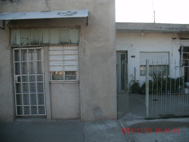 CASA + LOCAL AL FRENTE