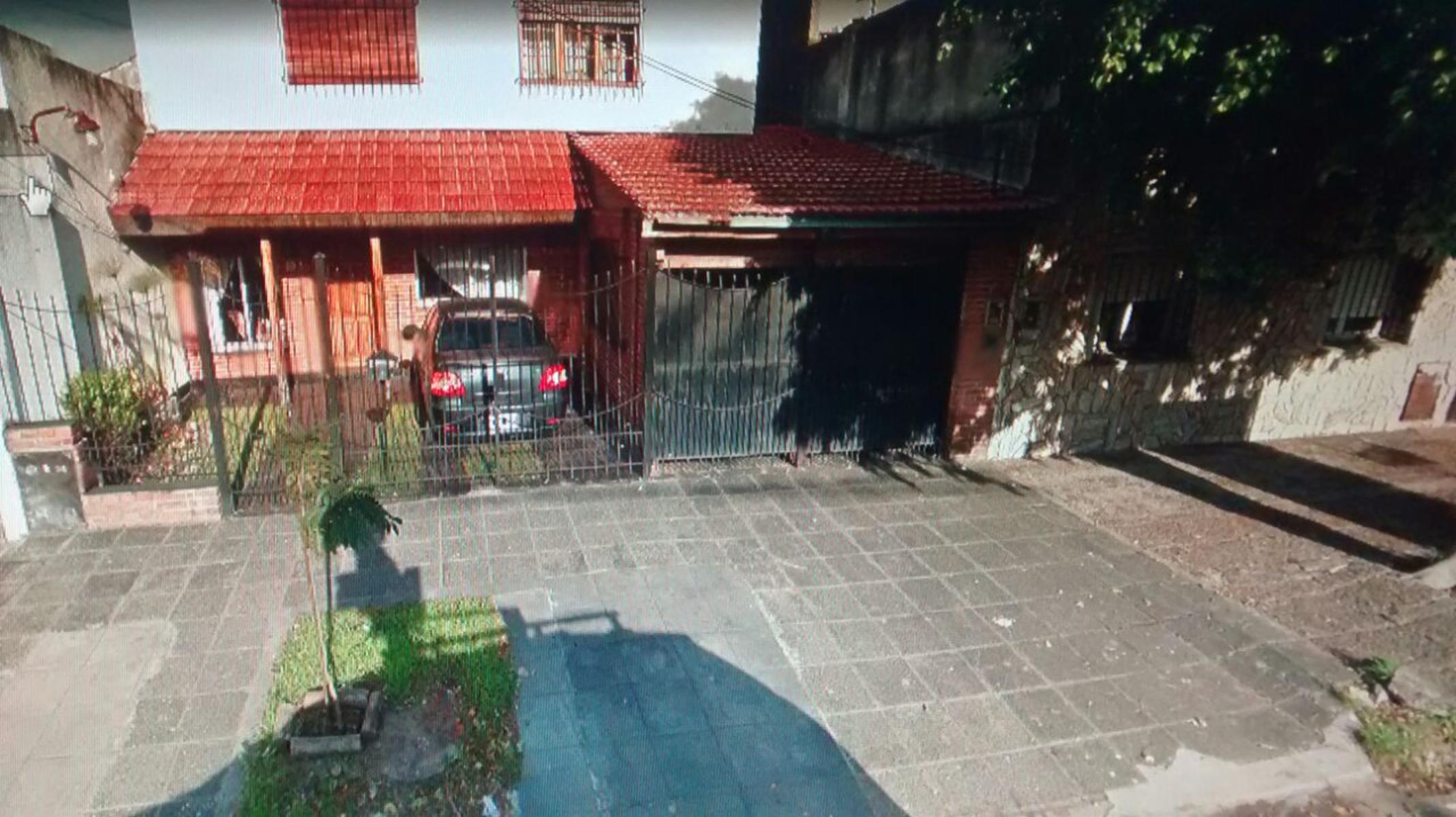 EXCELENTE CHALET 5 AMB CON COCHERA CUBIERTA