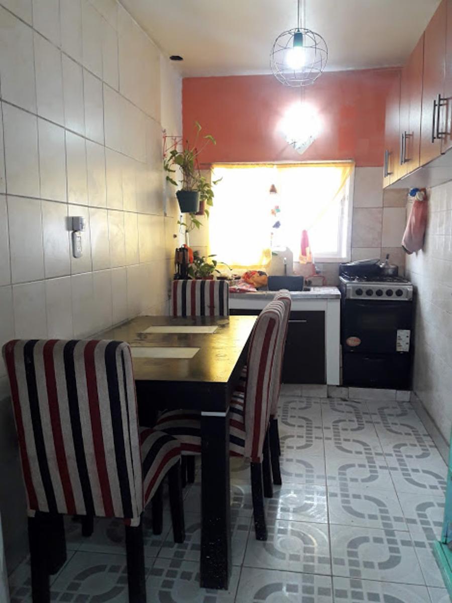 PH PLANTA BAJA AL FRENTE, DOS AMBIENTES CON PATIO. SIN EXPENSAS